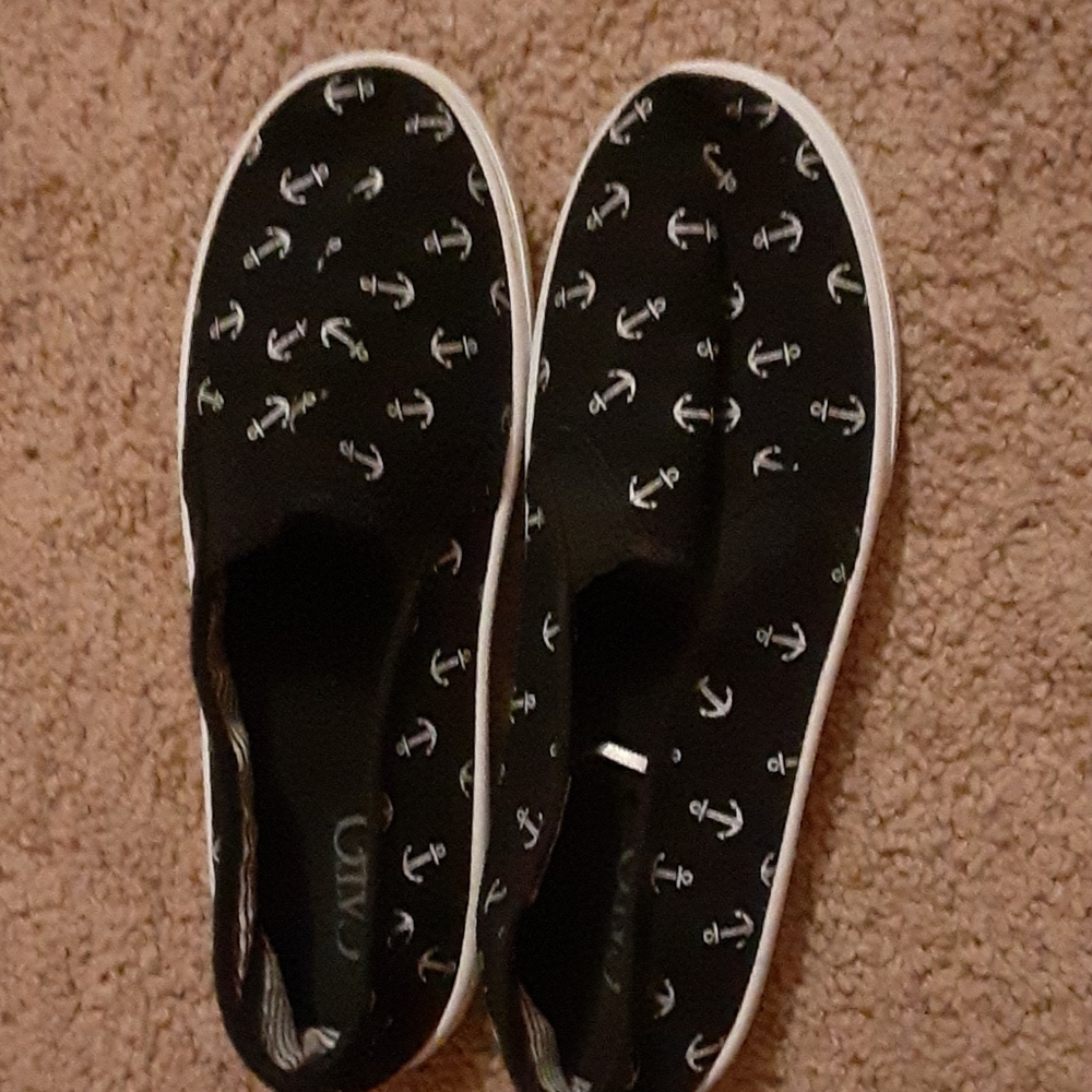shoes (never worn them)